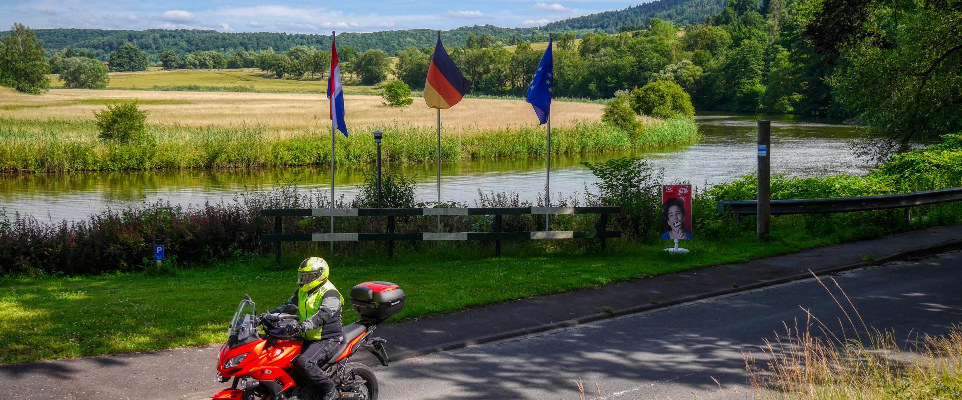 Motorrad an der Werra