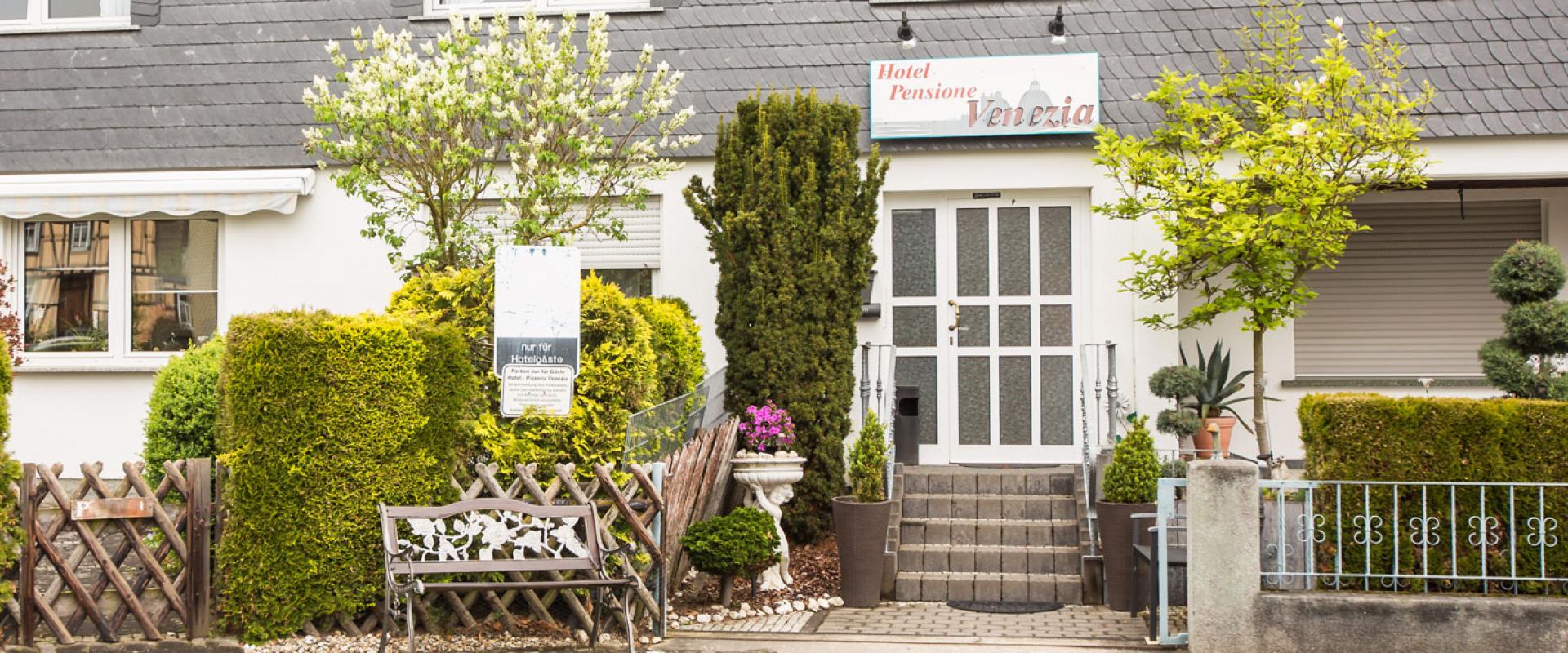 16099 Motorrad Hotel Venezia in Hunsrück.jpg
