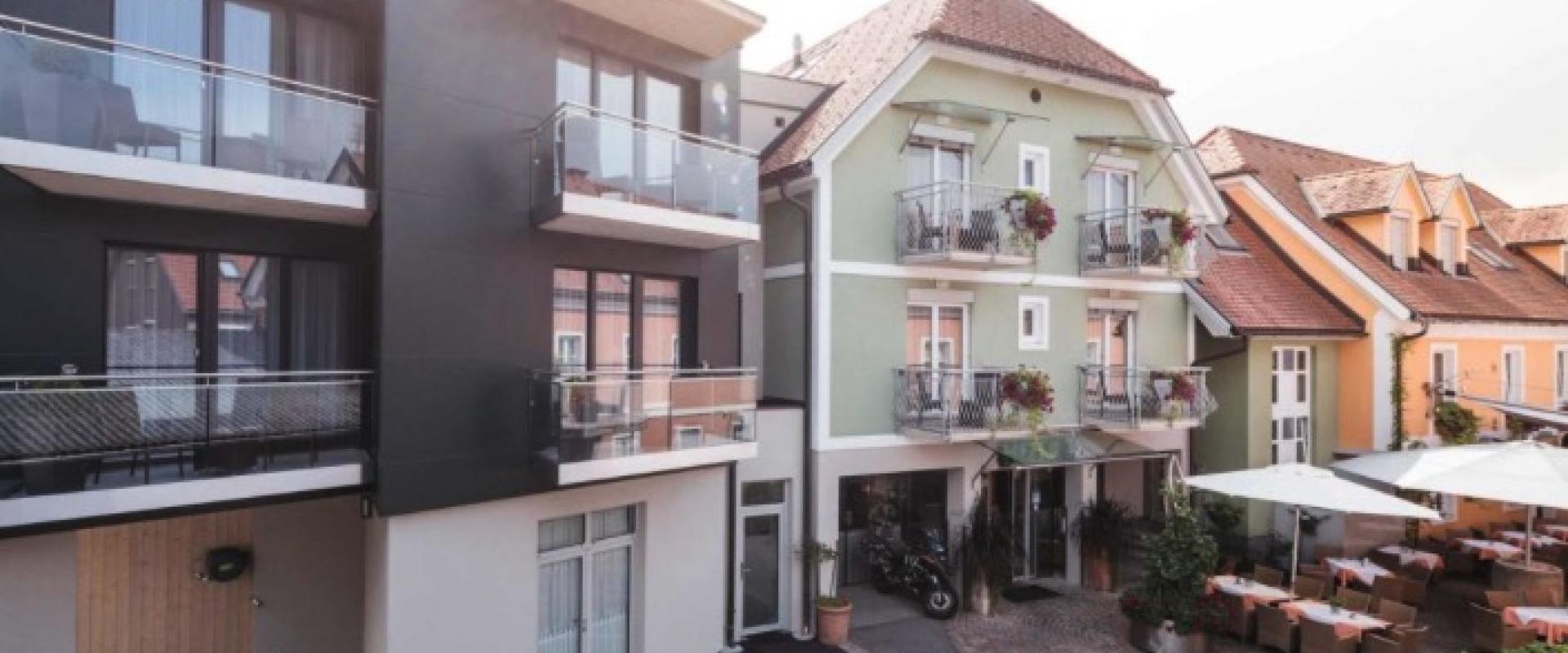 30147 Biker Hotel Am Marktplatz in der Steiermark.jpg