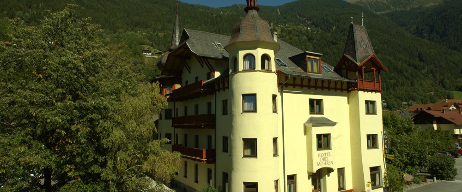 30321 Biker Hotel Drei Mohren in Tirol.jpg