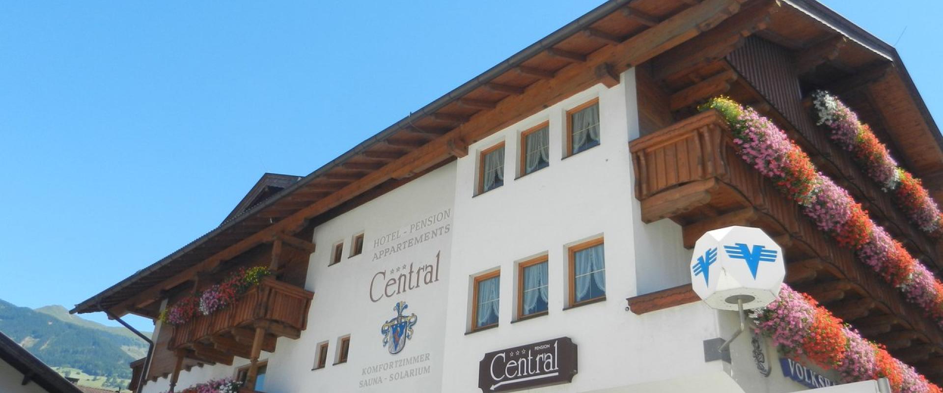 30575 Biker Hotel Central in Tirol.jpg