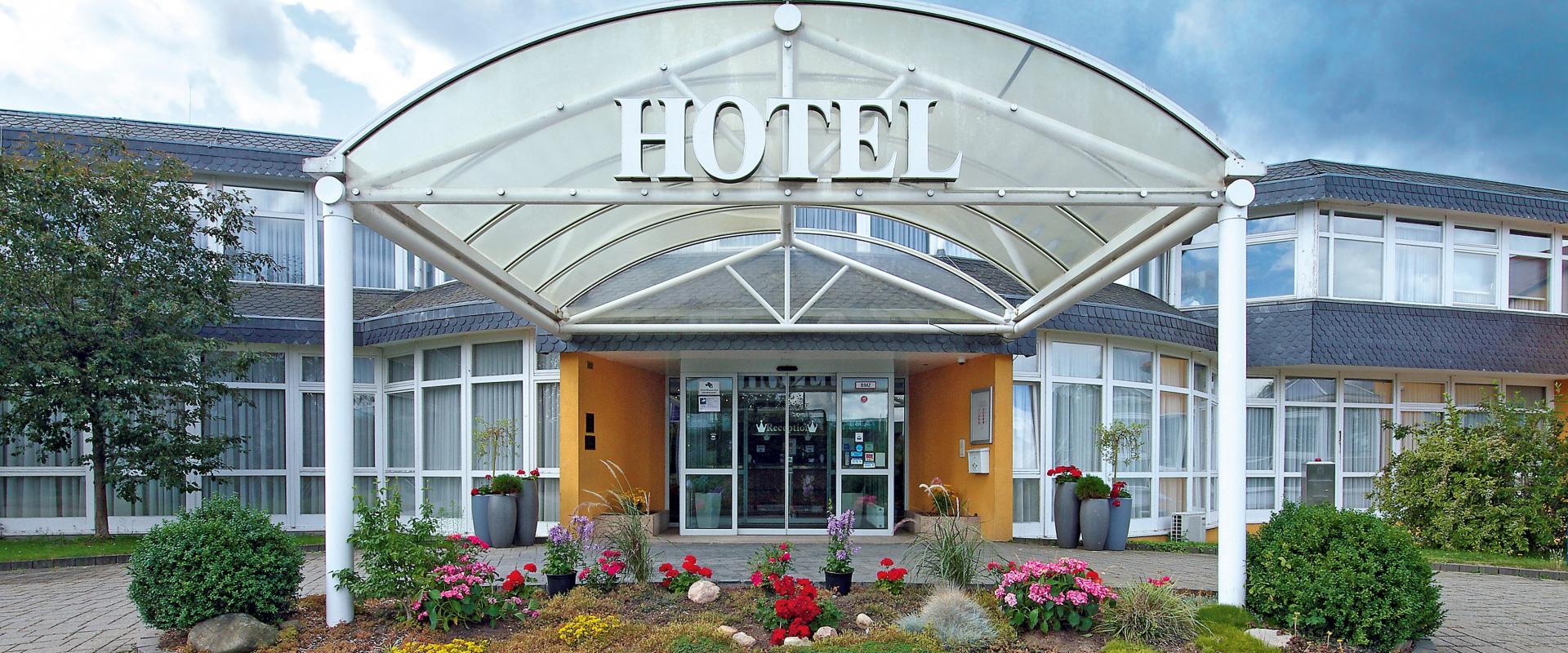30540 Biker Hotel Königshof in der Lüneburger Heide.jpg