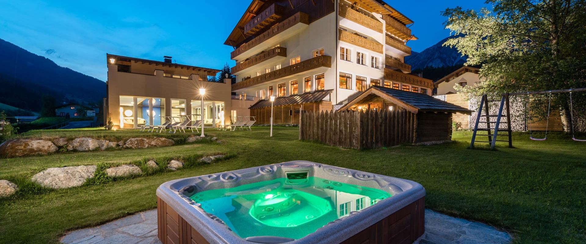 30680 eBike Hotel Ortlerspitz Südtirol Hausansicht.jpg