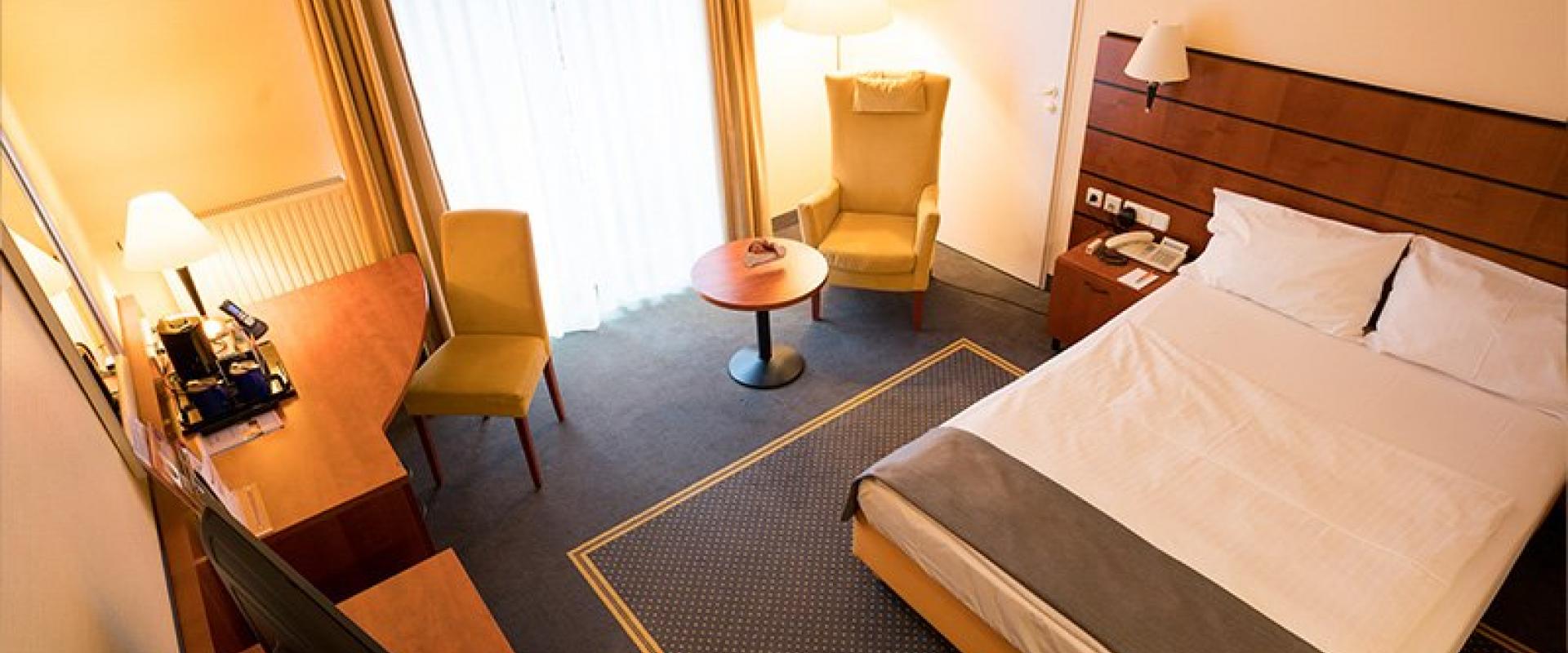 30695 Biker Hotel Fulda Mitte Rhön Zimmer.jpg