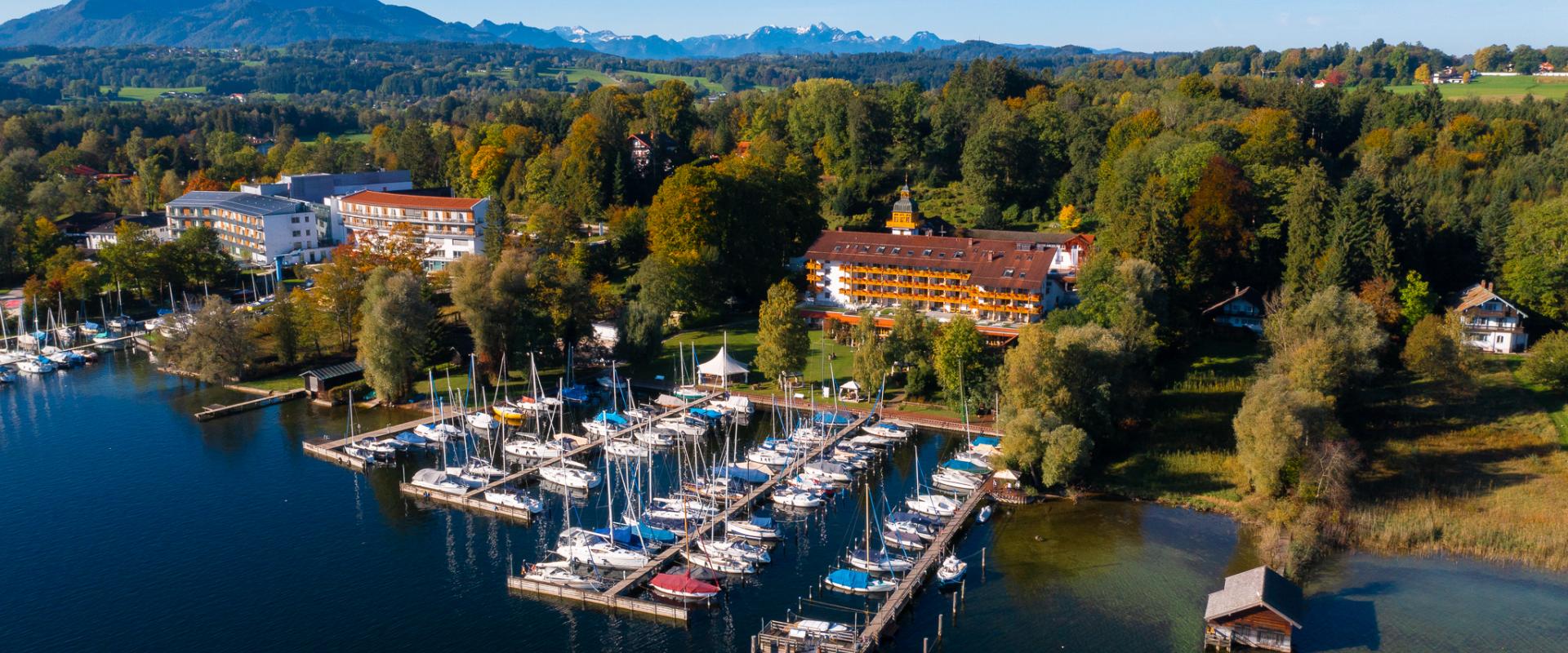 30694 Biker Hotel Yachtclub Chiemsee.jpg