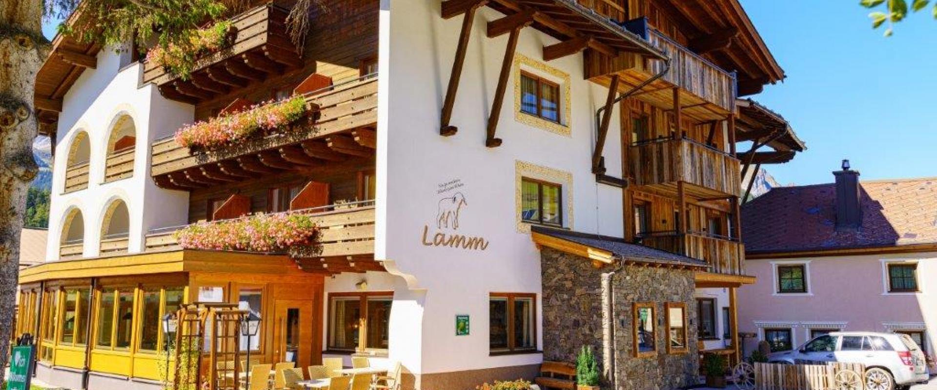 12928 Hotel_Lamm_Sommer-1.jpg