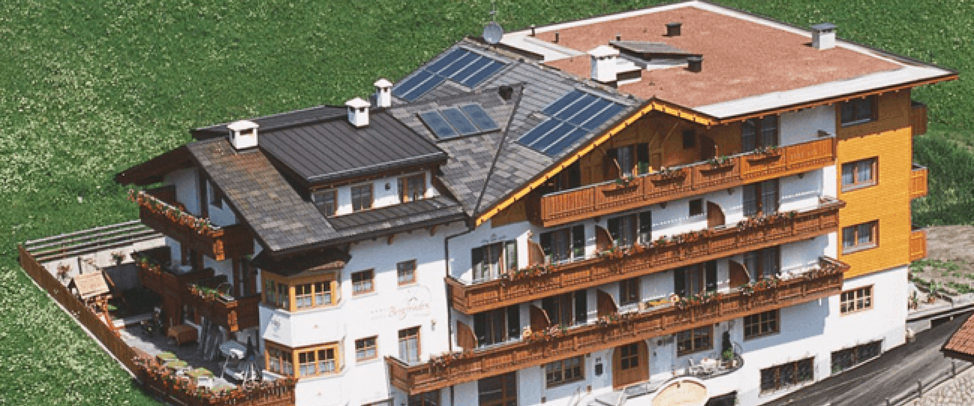 12939 Bike Hotel Bergfrieden Südtirol Ansicht.png