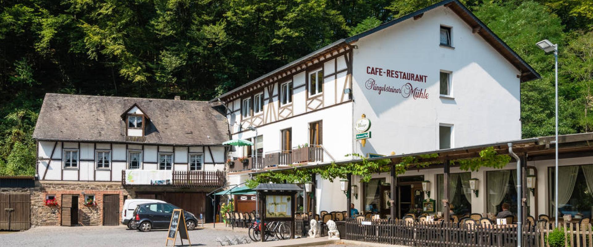 13605 Motorrad Hotel Ringelsteiner Mühle in Moselkern.jpg