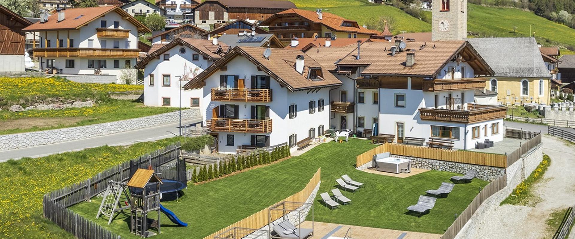 16131 der Brunnerhof Spinges Ansicht 2.jpg