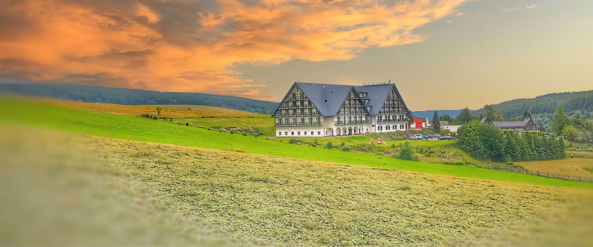 30881 Alpina_Lodge_Hotel_Titelbild.jpg