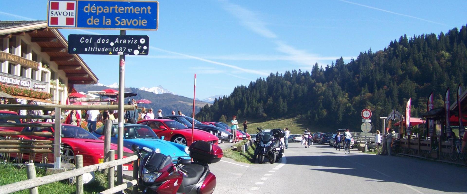 Col_des_Aravis_(2011)-By Florian Pépellin CC BY-SA 3.0 Wikimedia Commons.jpg