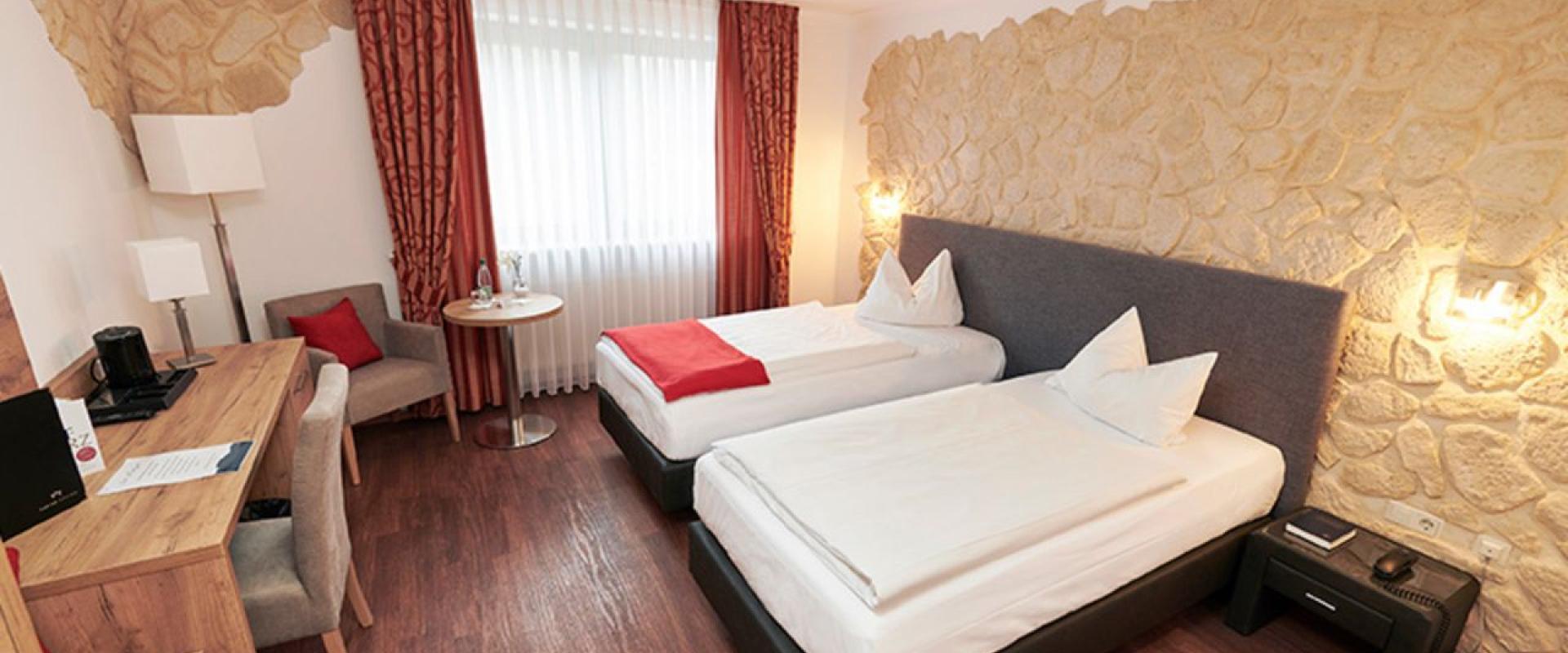 11110 Biker Hotel Krone Franken Ansicht.jpg
