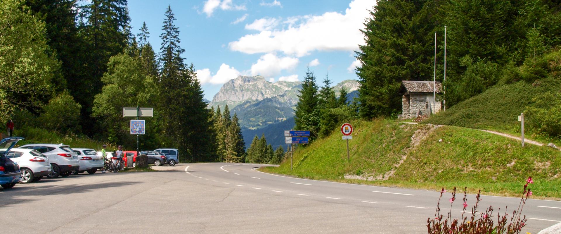 Morgins -Von Mor65_Mauro Piccardi- shutterstock_1127842676.jpg