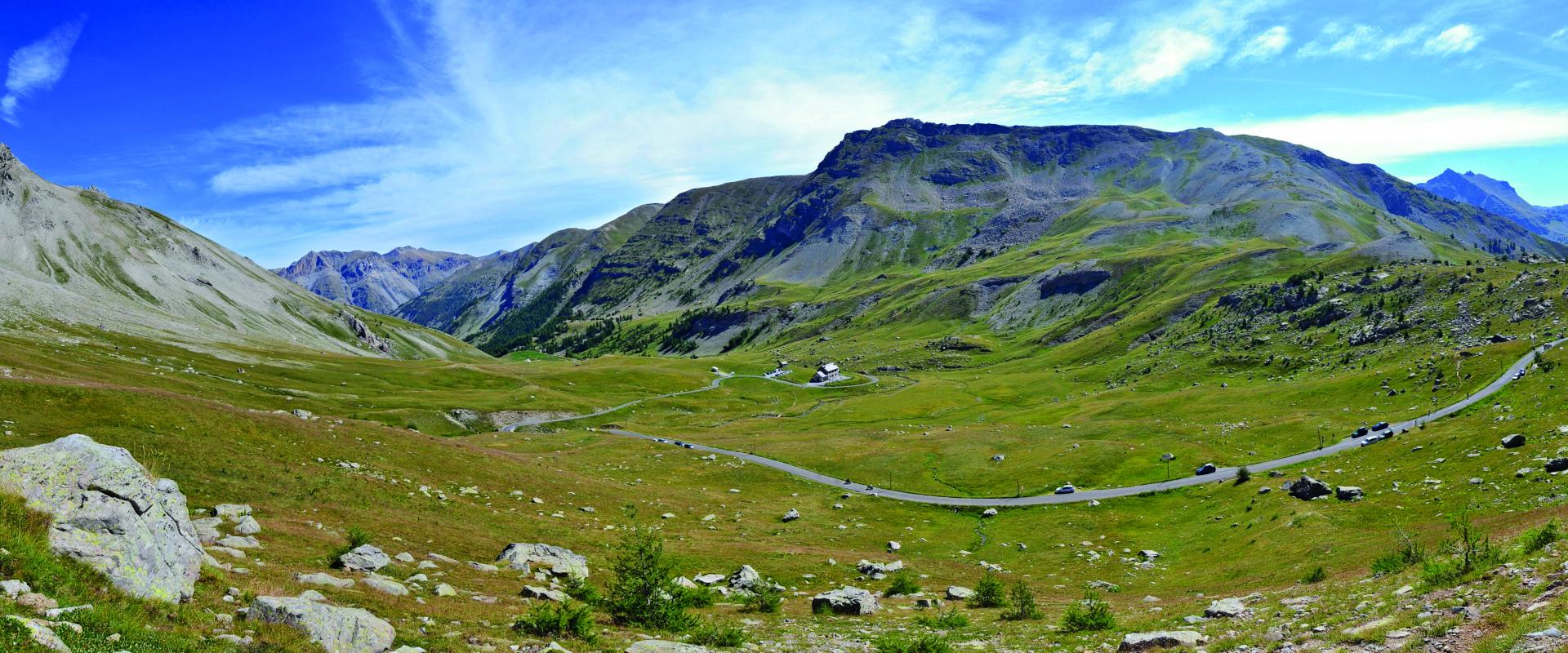 Allos AT!_panorama_north-MartinD-CC BY-SA 3.0.jpg
