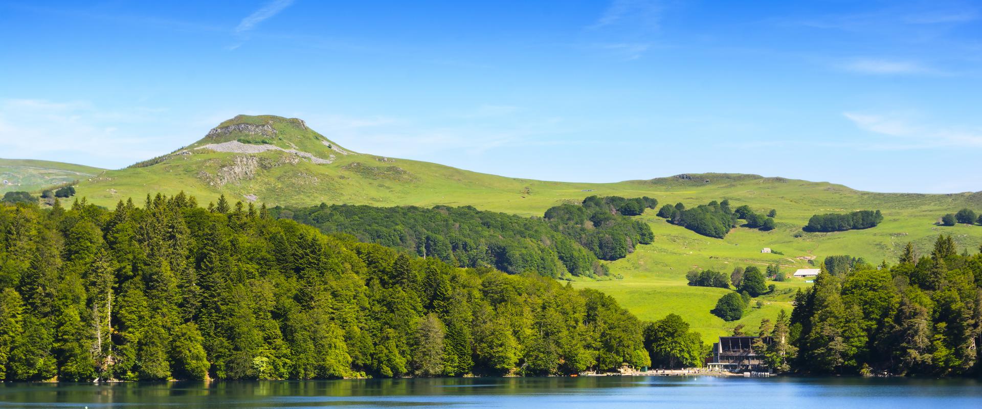 Genestre, Lac Pavin - Gaelfphoto-shutterstock_671257606.jpg