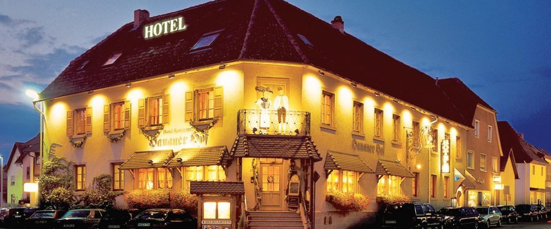 hanauerhof-aussen-nacht_8c9ea55339.jpeg