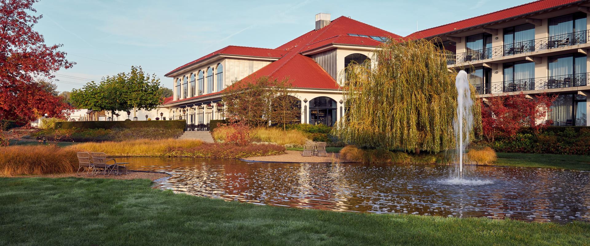 31139 Hotelansicht Garten.jpg