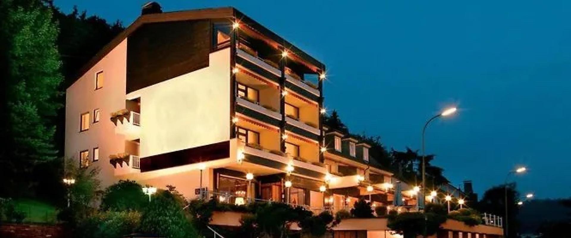 31140 Hotel Hegenbarhts Ansicht.jpeg