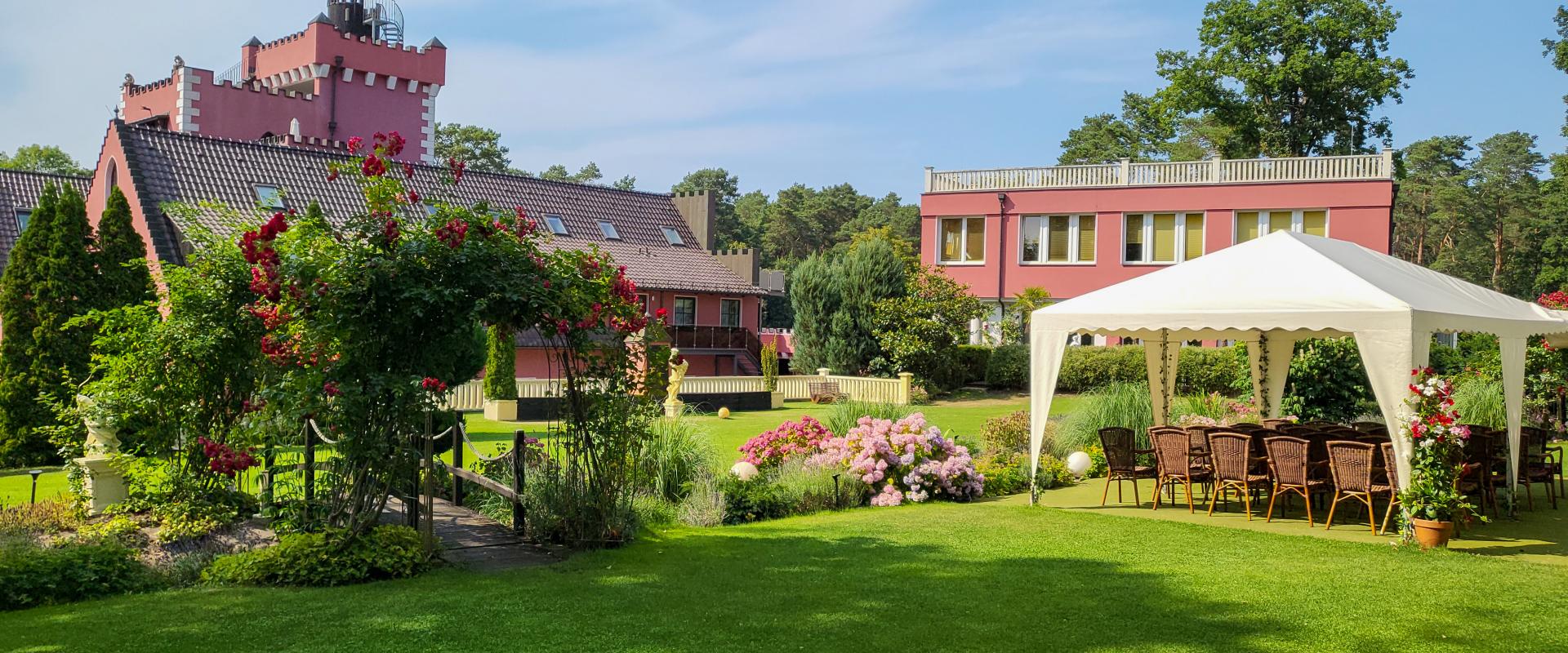 21051 Lakeside Burghotel 20220720_160811-300dpi.jpg