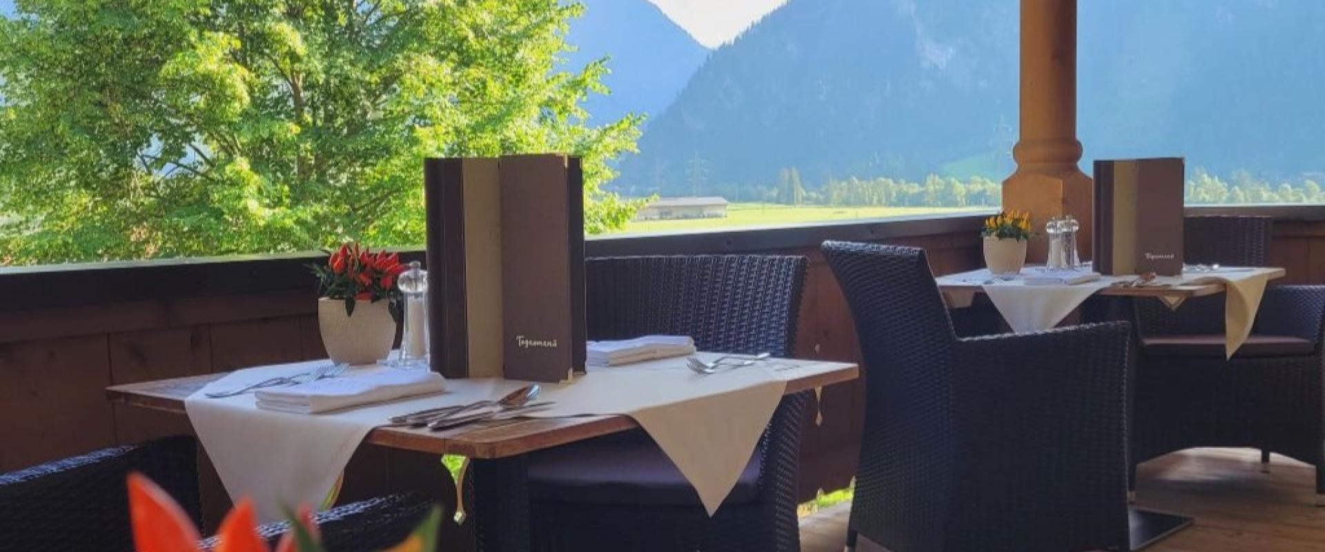 31150 Eckartauerhof Terrasse.jpg