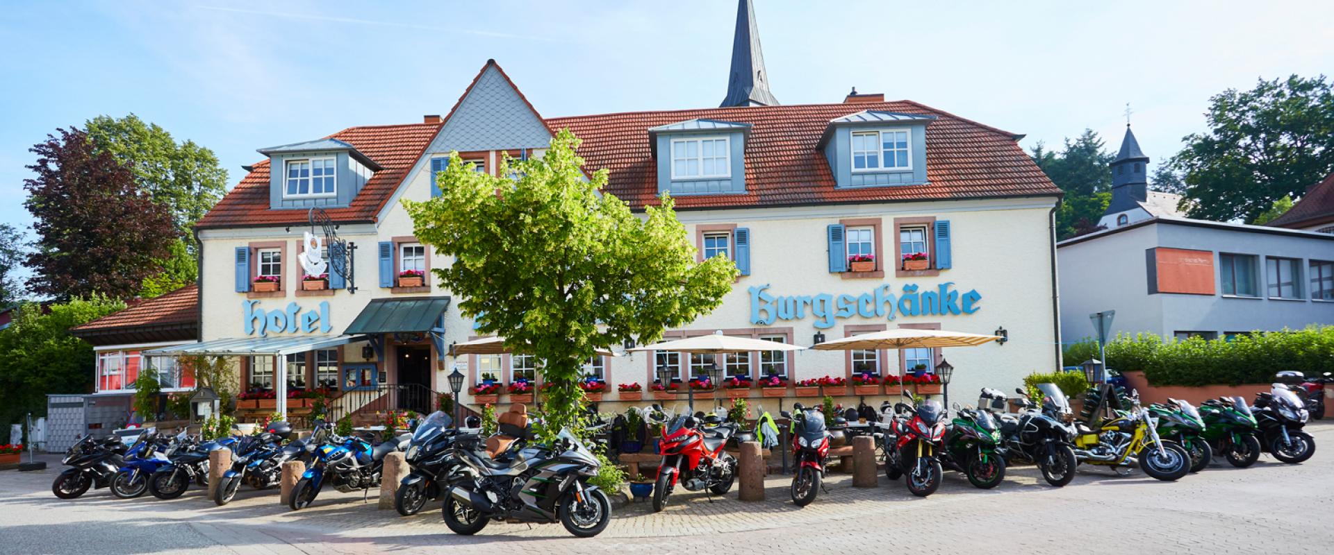 21277 Biker Hotel Burgschänke in der Pfalz.jpg