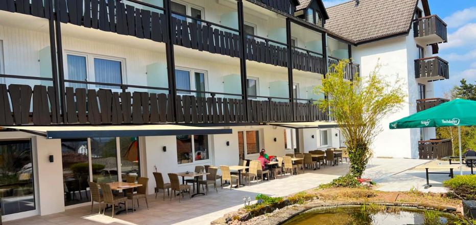 30661 eBike Hotel Hohenrodt Terrasse-Biergarten-Restaurant-Wellnesshotel-Hohenrodt-4.jpg