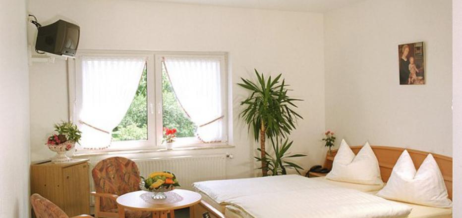 16099 Motorrad Hotel Venezia in Hunsrück.jpg