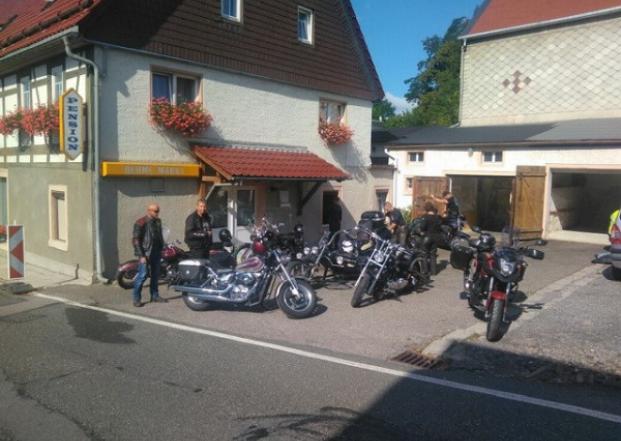 13588 Biker Gasthof Oehme Erzgebirge.jpg
