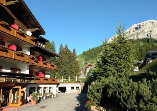 12062 Motorrad Hotel Evaldo in den Dolomiten.jpg