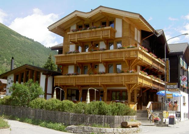 12318 Biker Hotel Grimsel in Wallis.jpg