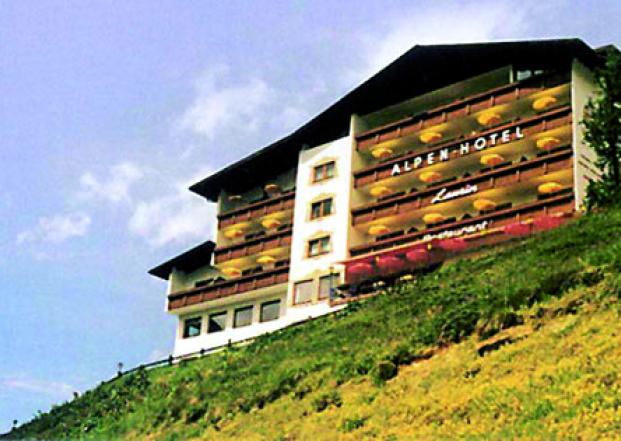 13994 Motorrad Hotel Laurin in Tirol.jpg