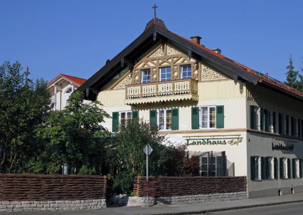 15025 Motorrad Hotel Landhaus in Oberbayern.jpg
