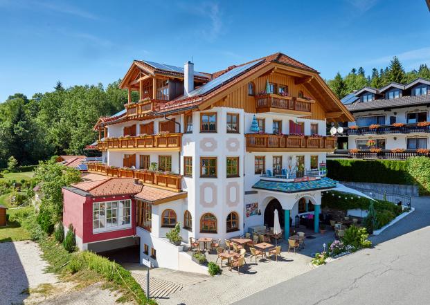 20933 Biker Hotel Brunnenhof im Bayerischen Wald.jpg