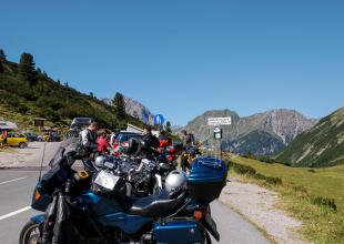 Motorradtreff auf der Passhöhe vom Hahntennjoch
