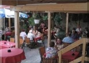 11279 Motorrad Hotel Zur Krone-Post im Odenwald 3.jpg