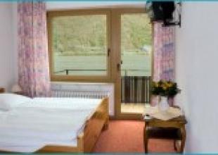 11664 Motorrad Hotel Zum Anker am romantischen Rhein 3.jpg