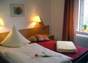 14920 Motorrad Hotel Sonneck im Hessischen Bergland 3.jpg