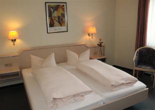 13686 Biker Hotel Drei Rosen im Harz/Eichsfeld/Kyffhäuser 2.jpg
