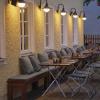 30835 Bike Hotel Martinshof Oberbayern Ansicht Biergarten.jpeg