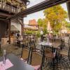 14127 Goldener Hirsch Biergarten.jpg