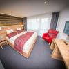 11132 Biker Hotel Hellers Krug im Weserbergland Zimmer.jpg