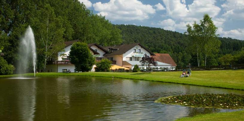 14354 Biker Hotel Pappelhof in der Eifel.jpg