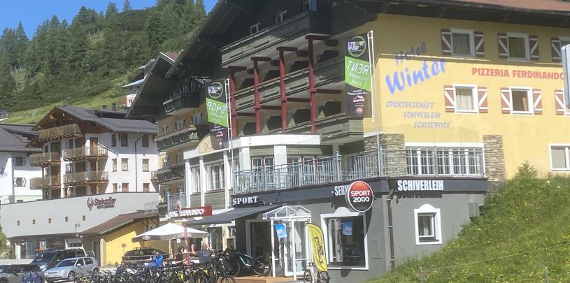 30367 Biker Hotel Winter im Salzburger Land.jpg