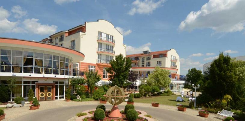 15751 Motorrad Hotel The Monarch in Niederbayern.jpg