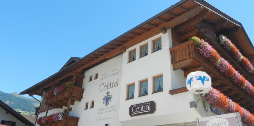 30575 Biker Hotel Central in Tirol.jpg