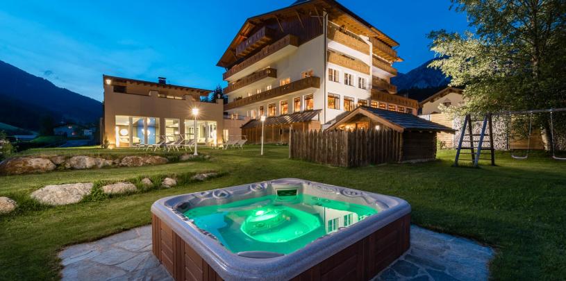 30680 eBike Hotel Ortlerspitz Südtirol Hausansicht.jpg