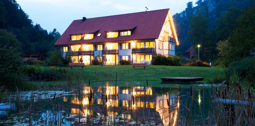 30389 eBike Landhotel Wittstaig Schwäbische Alb Hausansicht 1.jpg