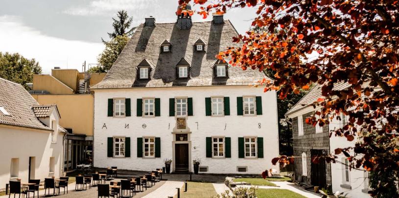 30093 Bike Hotel Gut Landscheid Bergisches Land Ansicht neu.jpg