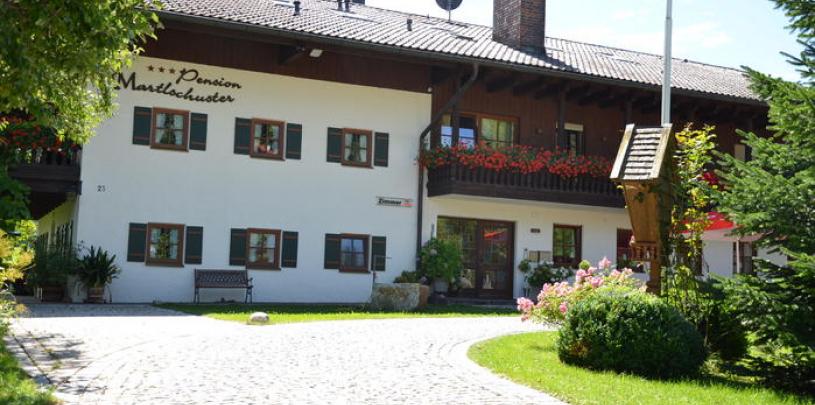 14709 Motorradhotel Martlschuster in Oberbayern.jpeg
