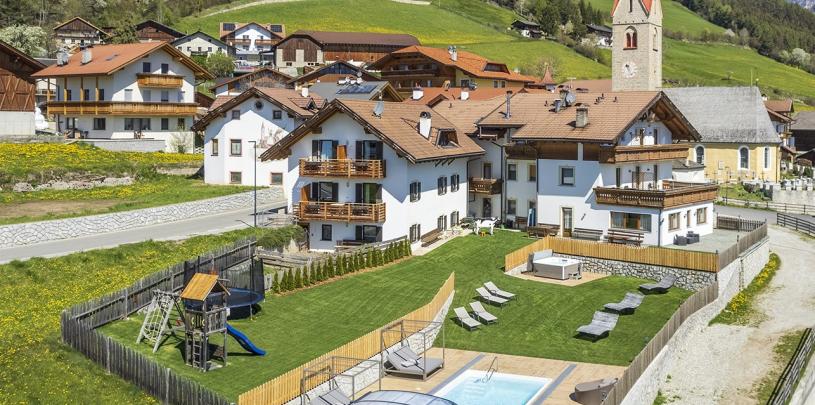 16131 der Brunnerhof Spinges Ansicht 2.jpg